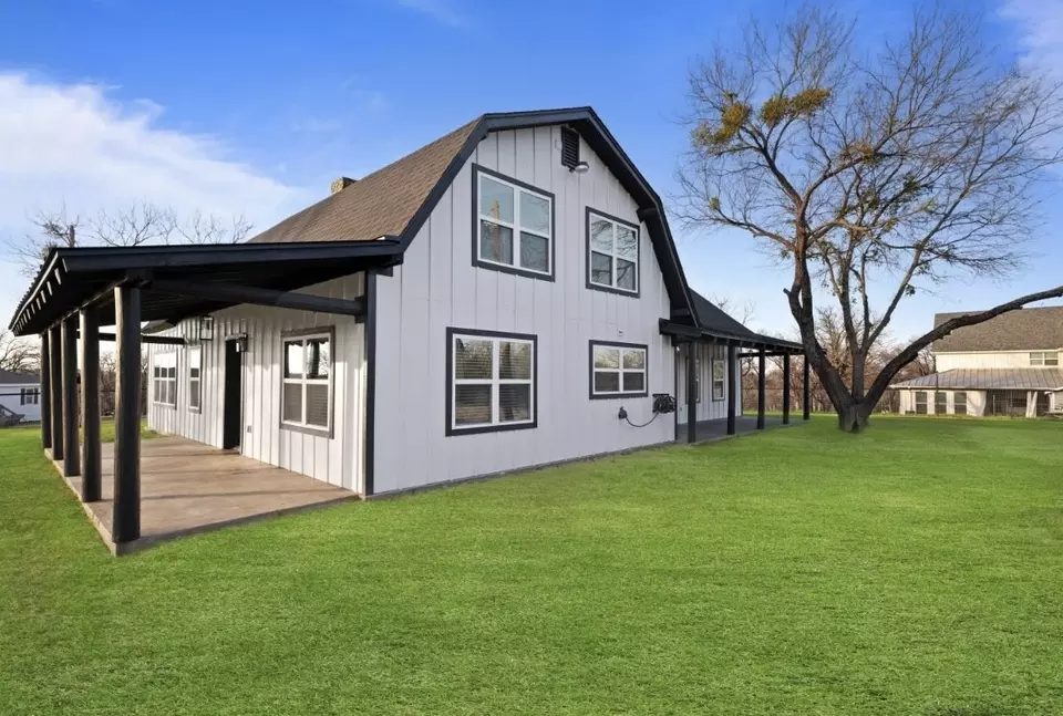 Exterior - 400 Timber Wild Dr, Weatherford, TX 76087 photo 8 of 11
