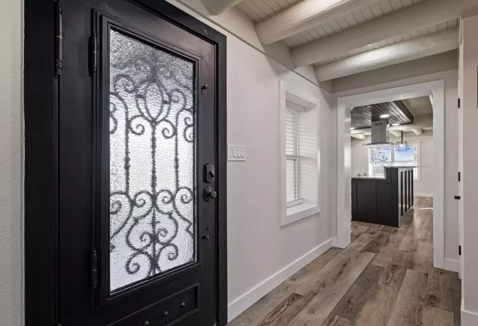 Entry Way - 400 Timber Wild Dr, Weatherford, TX 76087 photo 1 of 5
