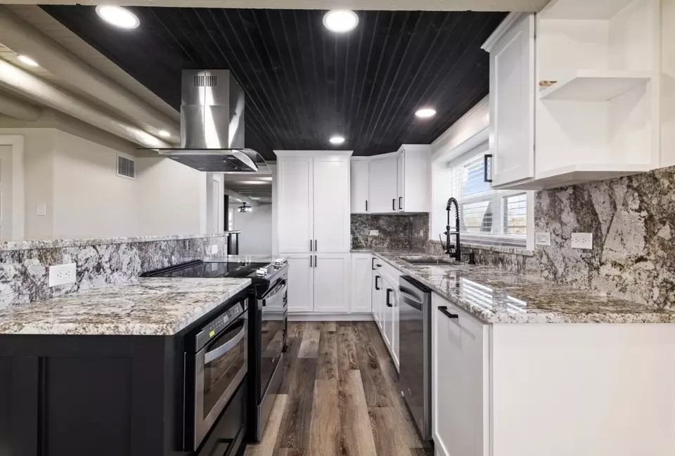 Kitchen - 400 Timber Wild Dr, Weatherford, TX 76087 photo 4 of 4