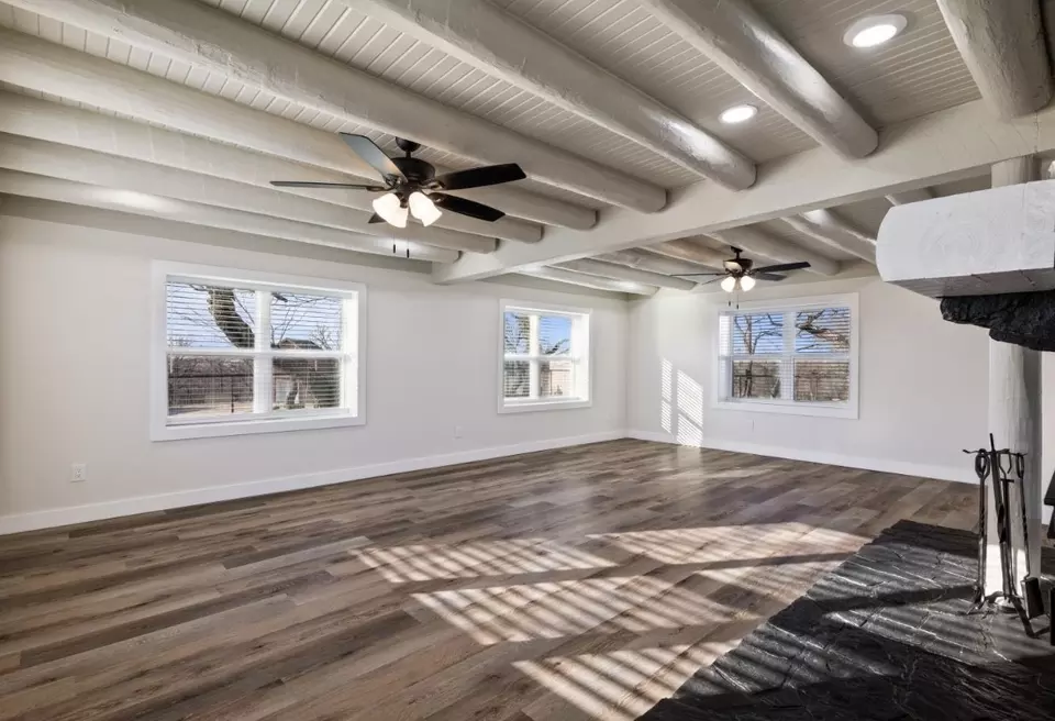 Living - 400 Timber Wild Dr, Weatherford, TX 76087 photo 2 of 3