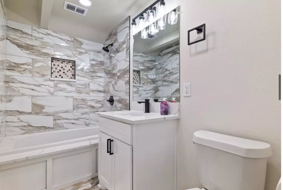 Bath - 400 Timber Wild Dr, Weatherford, TX 76087 photo 2 of 2