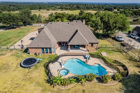 212 Muir Rd, Aledo, TX 76008