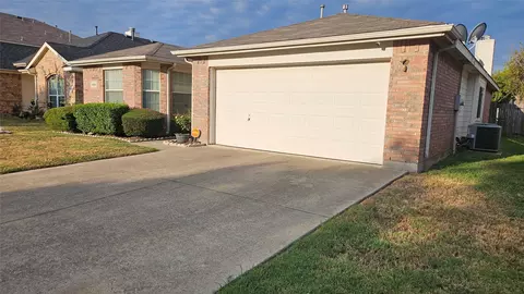 9220 Nightingale Dr, Fort Worth, TX 76123
