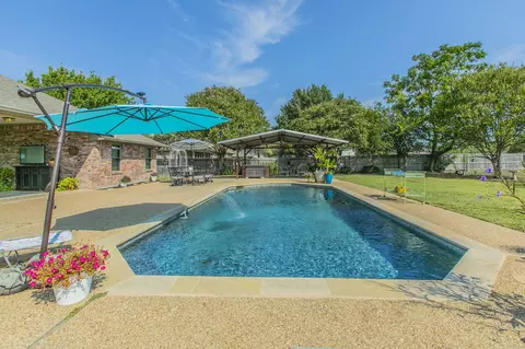 Exterior - 9413 Mesquite Bend Rd, Waco, TX 76708 photo 6 of 13