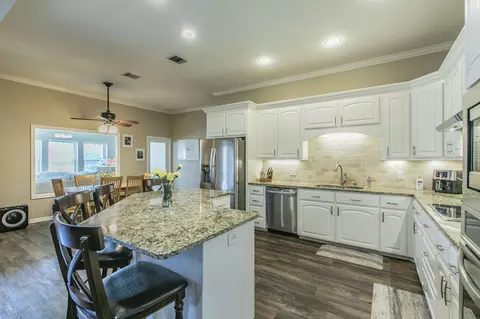 Kitchen - 9413 Mesquite Bend Rd, Waco, TX 76708 photo 2 of 3