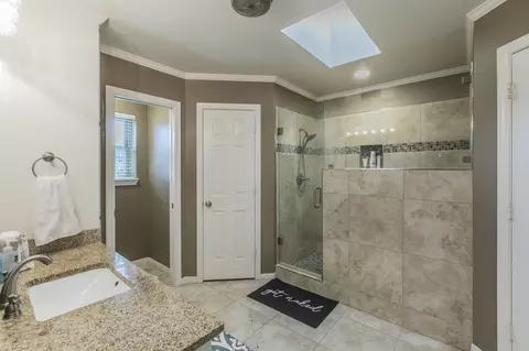 Bath - 9413 Mesquite Bend Rd, Waco, TX 76708 photo 2 of 5