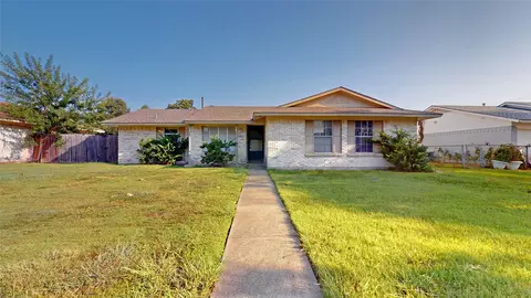 1147 Shadyglen Cir, Richardson, TX 75081