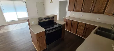 447 Mockingbird Ln, Fairfield, TX 75840