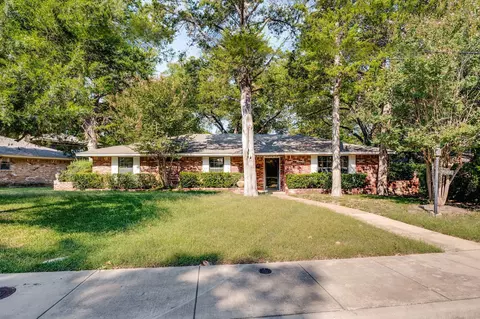 5949 Hunters View Ln, Dallas, TX 75232