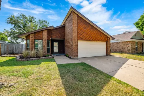 300 Colony Dr, Arlington, TX 76002