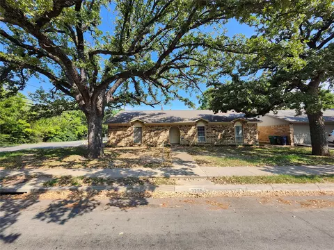 3209 Oriole Ln, Denton, TX 76209