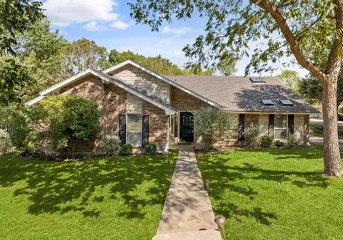 233 Willow Ridge Rd, Fort Worth, TX 76103