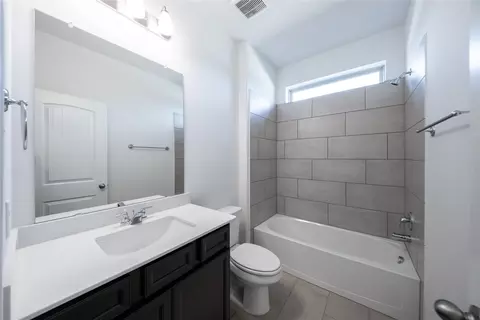 Bath - 414 Plains Pl, Rockwall, TX 75087 photo 3 of 4