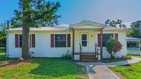 302 N Main St, Ector, TX 75439