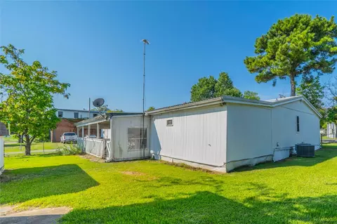 302 N Main St, Ector, TX 75439 photo 27
