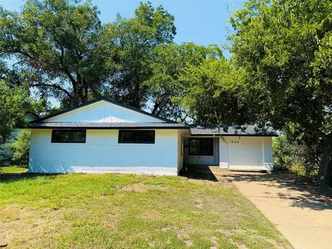 1902 Dorothy Dr, Grand Prairie, TX 75051