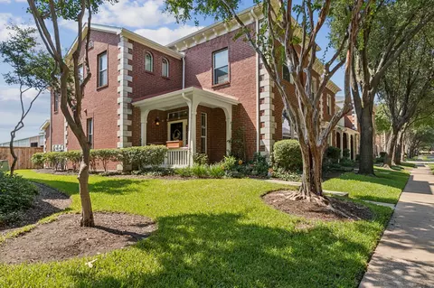 516 Legends Dr, Lewisville, TX 75057