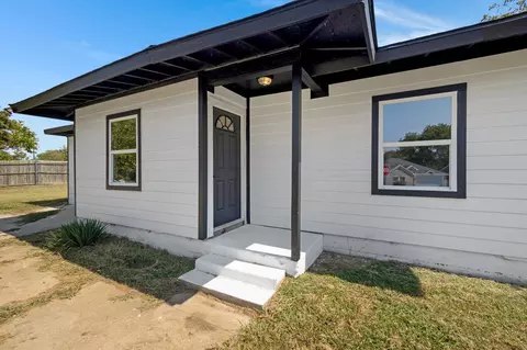 3509 S Hughes Ave, Fort Worth, TX 76119