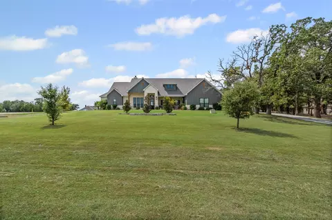 108 N Silver Saddle Trl, Weatherford, TX 76087