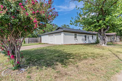 7501 Lola Dr, North Richland Hills, TX 76180