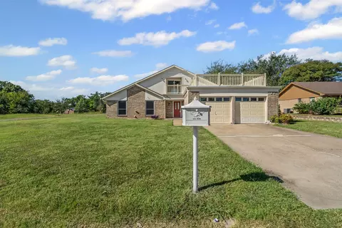 2424 Shoreview Dr, Cleburne, TX 76033
