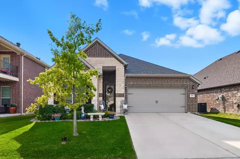 317 Bayonet Dr, Fort Worth, TX 76108