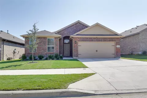 949 Braymer Ln, Fort Worth, TX 76108