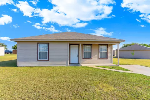 1706 Overland Dr, Cleburne, TX 76033