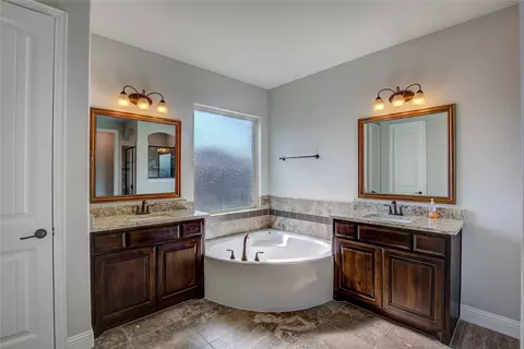 Bath - 9607 Mechem Ct, Rowlett, TX 75089 photo 1 of 4