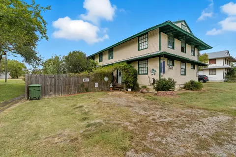 348 Sam Houston St, Mineral Wells, TX 76067