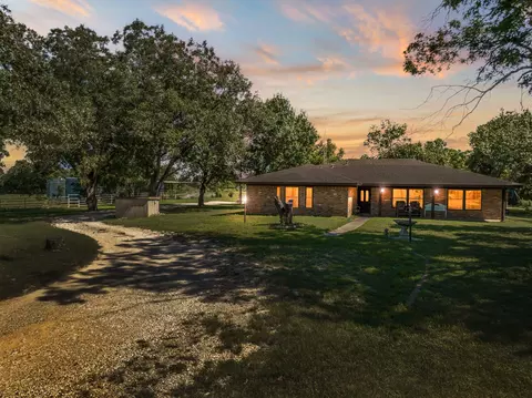 821 E Stegall Rd, Robinson, TX 76706