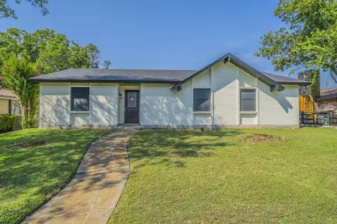 3305 Country Rd, Grand Prairie, TX 75052