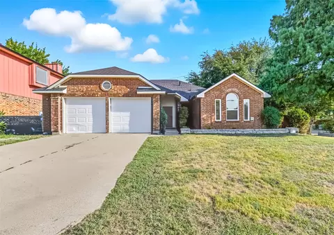 2802 Fenwick St, Grand Prairie, TX 75052