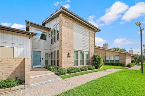 3006 Rustling Leaves Ln, Bedford, TX 76021