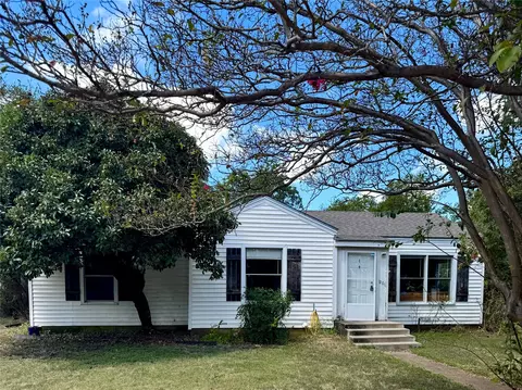 1201 W 11th St, Mcgregor, TX 76657
