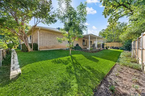 1704 Indian Oaks Ct, Bedford, TX 76021