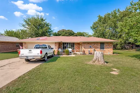 911 E Windsor Dr, Denton, TX 76209