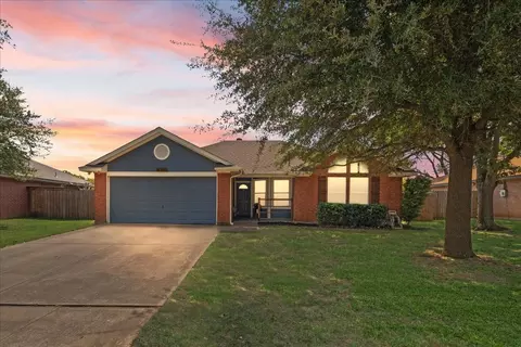 420 Arnold Ave, Burleson, TX 76028