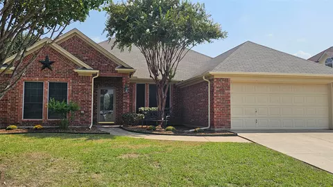 610 Manchester Dr, Mansfield, TX 76063