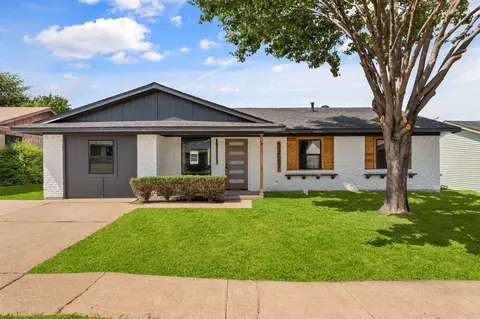 3727 Pacesetter Dr, Dallas, TX 75241