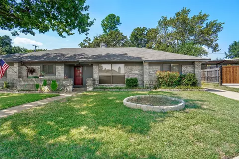 1049 Stableway Ln, Bedford, TX 76022
