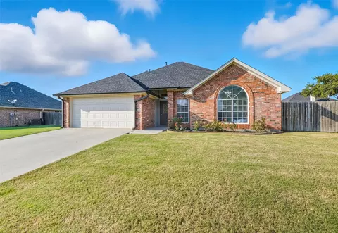 204 Mourning Dove Ln, Krum, TX 76249