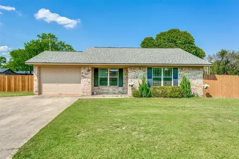 2819 Silvermeadow Ln, Corinth, TX 76210