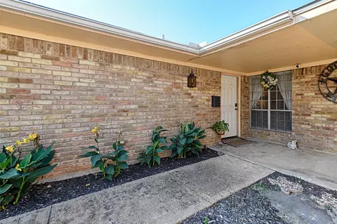 2903 Country Place Ct, Carrollton, TX 75006