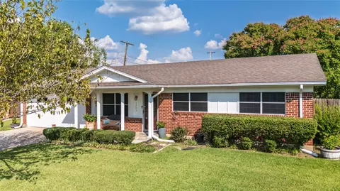 5203 Hilltop Dr, Greenville, TX 75402