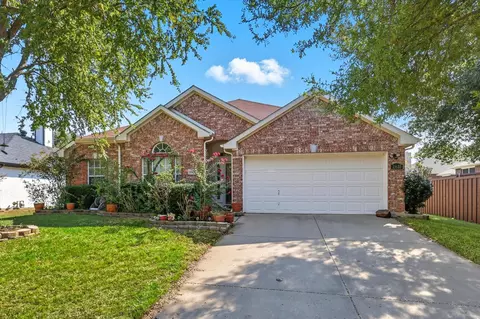 2610 Oxford Oaks Ln, Corinth, TX 76210