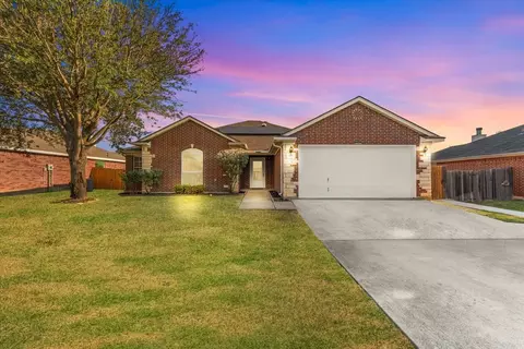 815 Wandering Ct, Granbury, TX 76049