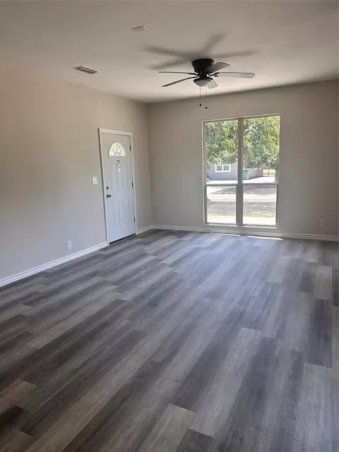 305 E Nelson St, Bowie, TX 76230