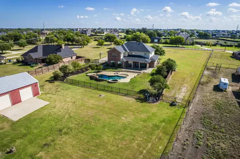 851 Black Champ Rd, Waxahachie, TX 75167