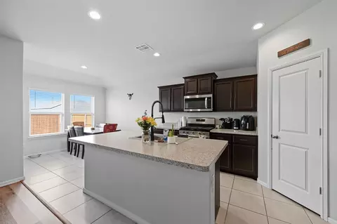 10450 Fort Clark Trl, Crowley, TX 76036